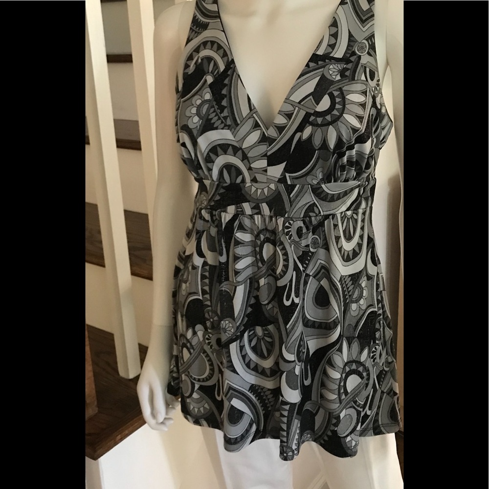 Cute flowing top!